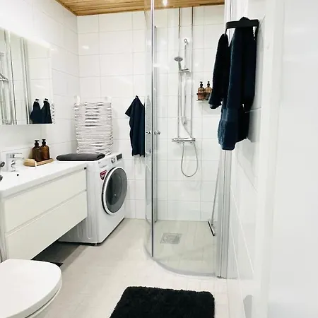 Uusi Ilmastoitu Kaksio Tampereen Ytimessae, Pysaekoeinti, Iso Lasitettu Parveke Apartment