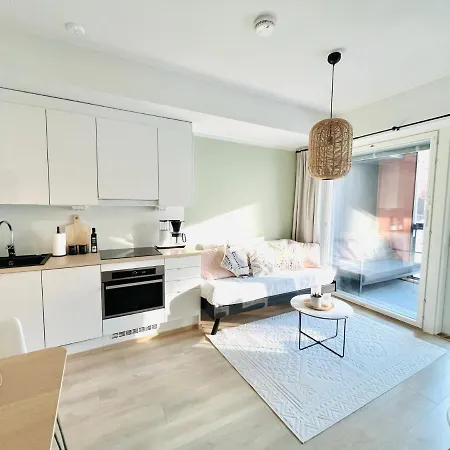 Apartment Uusi Ilmastoitu Kaksio Tampereen Ytimessae, Pysaekoeinti, Iso Lasitettu Parveke Tampere